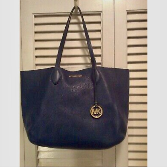 Michael Kors two totes in one reversible open tote with matching wristlet - Picture 2 of 13